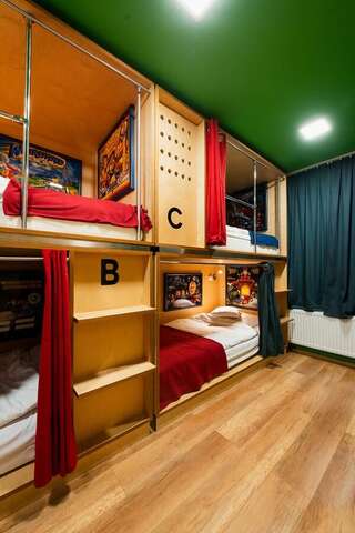 Хостелы Good Times House Катовице Спальное место на двухъярусной кровати в общем номере для мужчин и женщин-2